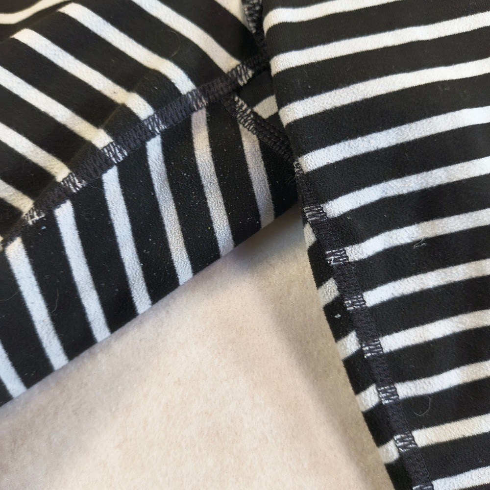 Athleta Black & White Striped Crop Leggings Activewear Athletic Yoga Pants - Picture 2 of 7